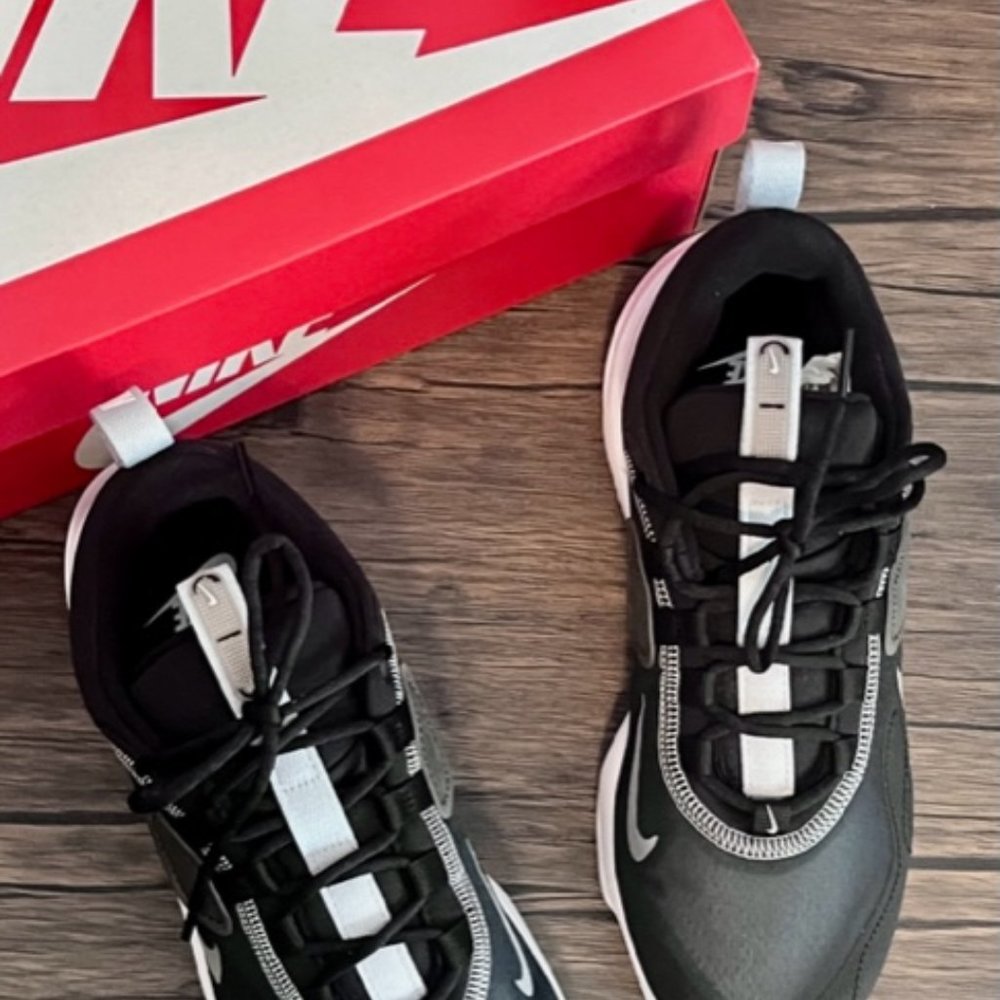 Nike Spark Women’s Sneakers - image 2